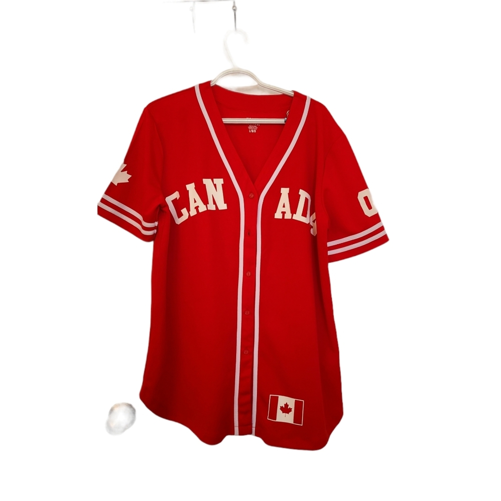 Canada t shirt never worn